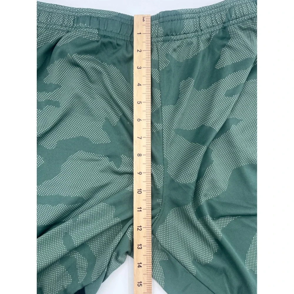 Under Armour Mens XXL Green Camo Loose Fit Athletic Training Shorts 1963